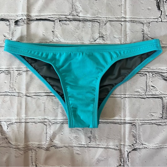 Jolyn Clothing Other - Jolyn Clothing Hawaii Blue Europe Swim Bottoms Women’s Size Small Activewear